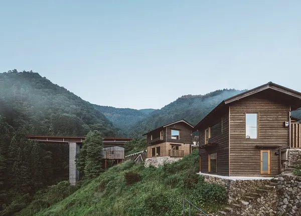 地方創生-JR青梅線鐵道支線-Ensen Marugoto Hotel.jpg