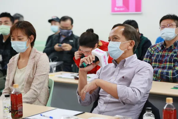 緯創資通價值創新中心設計處長方浩實與達盈管理顧問公司  合夥人林桂光