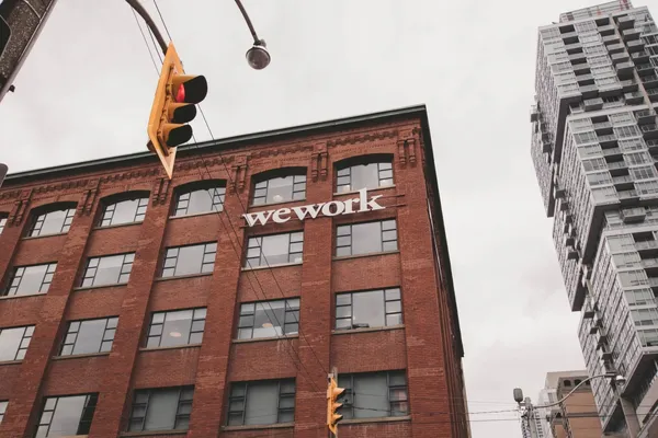 WeWork回來了!時隔兩年完成SPAC上市、估值90億美元,他們做了什麼改變?