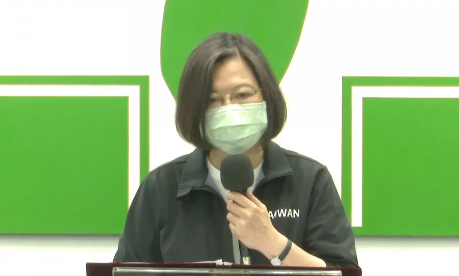 台鐵改革勢在必行！蔡英文：先解決層層上報的組織文化舊習，二要解決虧損包袱