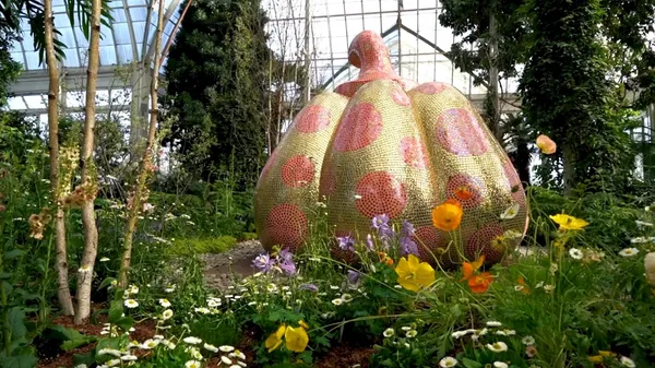 草間彌生 紐約植物園 Cosmic Nature_09.jpg