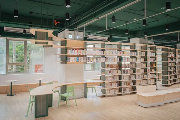新竹最大圖書館「龍山分館」12 月開館！以森林為概念打造，揉合綠色、木質色調的 600 坪閱讀空間