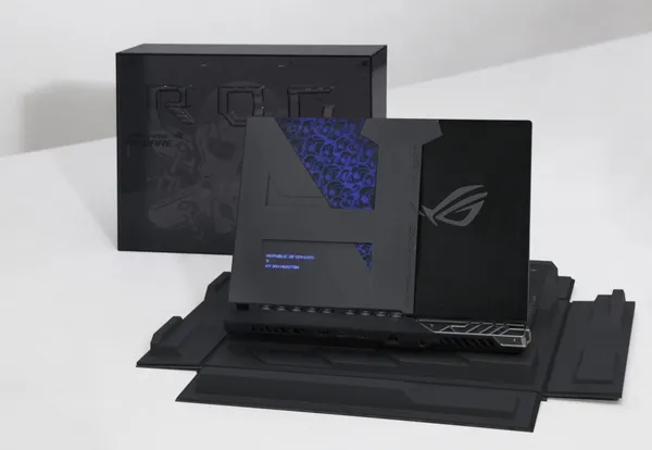 The display lid will show different images with UV