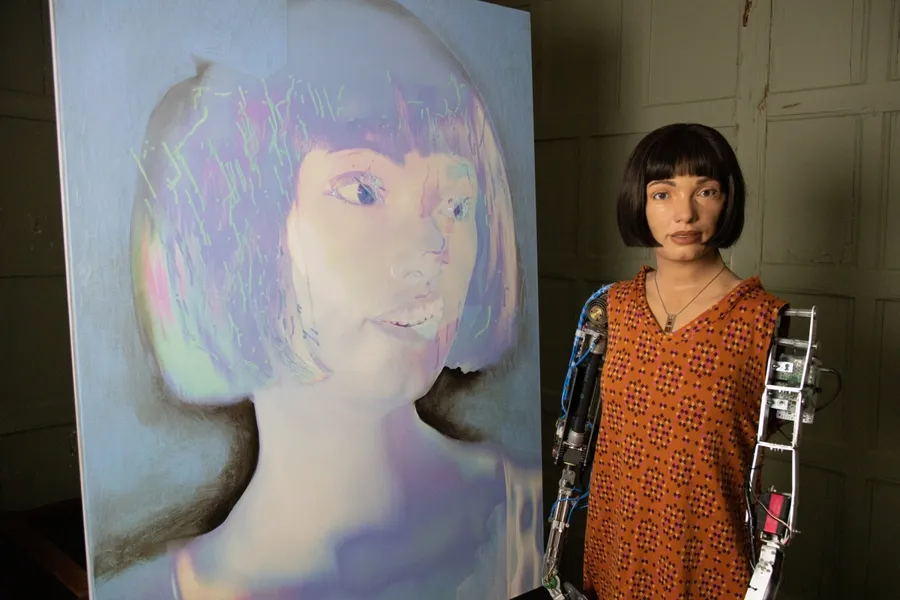 生命、科技與創作：AI藝術家如何自我辨認，提筆作「自畫像」？