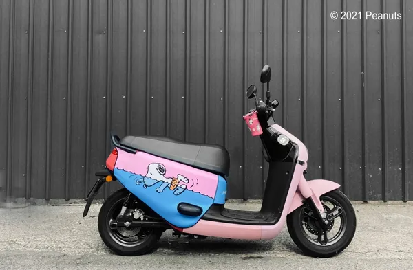 BLR gogoro車身造型保護套 史努比游泳系列 原價NT$ 1,490.jpeg