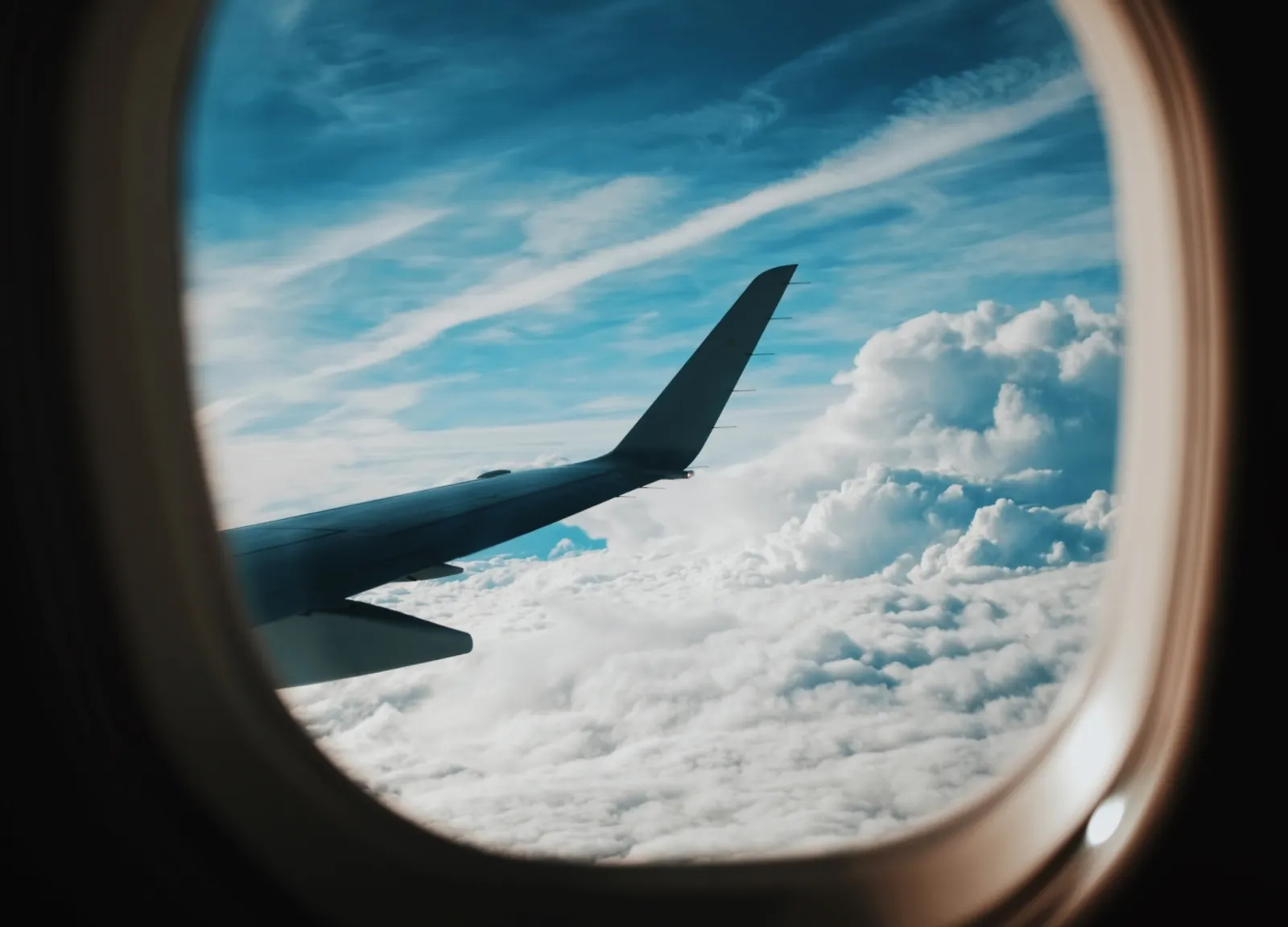 真的好想出國！無目的地飛行、航空餐餐廳，航空業者創意大爆發搶「想出國」商機