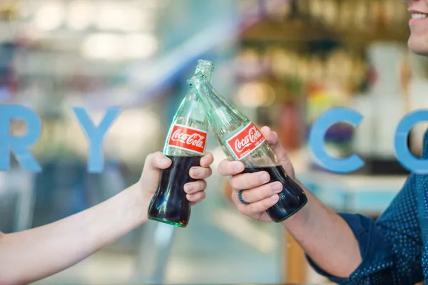 大家都說更好喝卻賣不動，可口可樂「New Coke」的失敗啟示：數據很重要，但不是一切 
