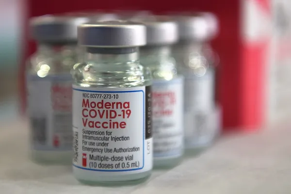 Moderna_COVID-19_vaccine.jpeg