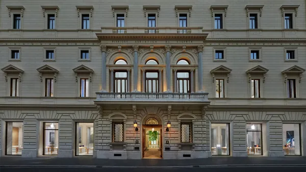 義大利羅馬 Apple Store 開幕！座落 19 世紀古蹟宮殿內，結合藝術、工作坊、庭院的全新門市