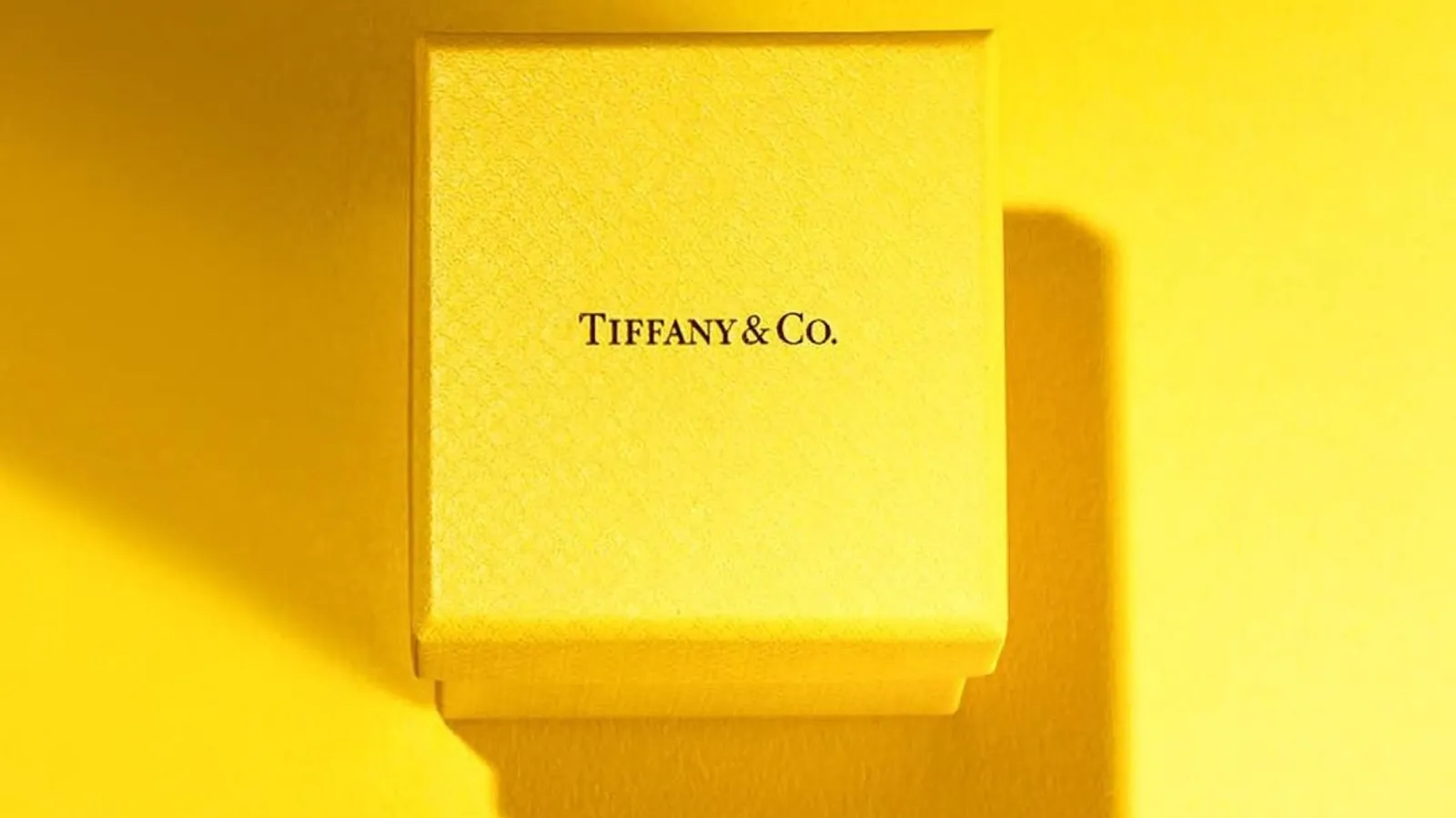 愚人節玩笑成真！Tiffany 把品牌從藍色變黃色，大膽舉動全為「年輕化」