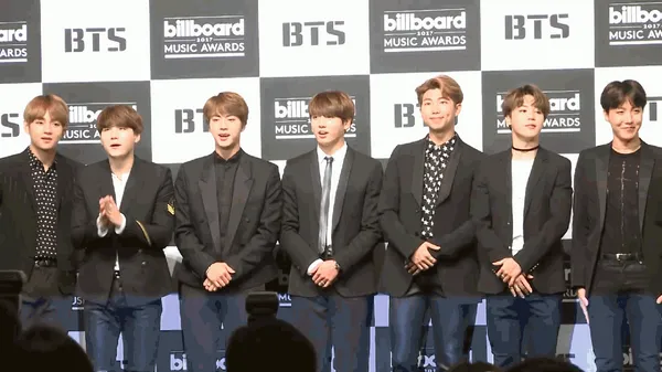 File-170529_BTS_at_a_press_conference_for_the_BBMA