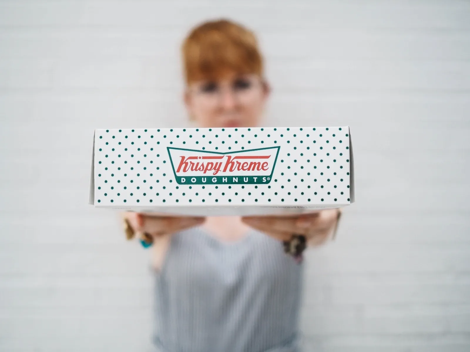 從賒一批麵粉起家！Krispy Kreme 靠「慷慨」與「科技」打造甜甜圈王國