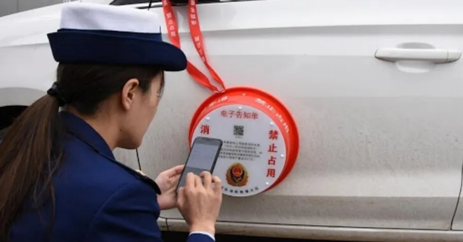 靠「臉盆」追蹤違規車輛！中國新型「電子罰單」可待機2年，如何優化交通管理？