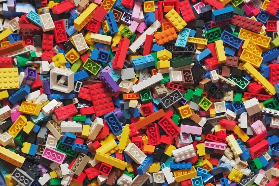 不只賣樂高！LEGO宣布進軍遊戲業：80年玩具大廠，為何將YouTube列為最大敵手？