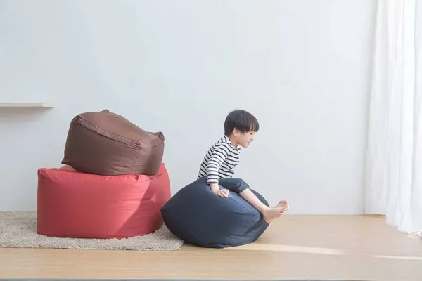 懶骨頭沙發組(小)，2,980元：將懶骨頭沙發做成小尺寸，具有包覆性的坐臥感沒有改變，輕量而容易移動