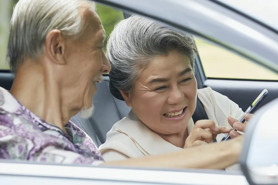 中國老人網路成癮？普及率38.6%，十萬人每天上網逾10小時