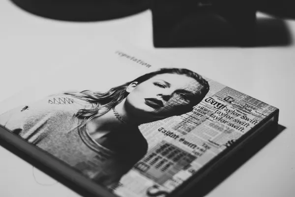 taylor swift泰勒絲獲頒榮譽藝術博士，給紐約大學畢業生的演說金句