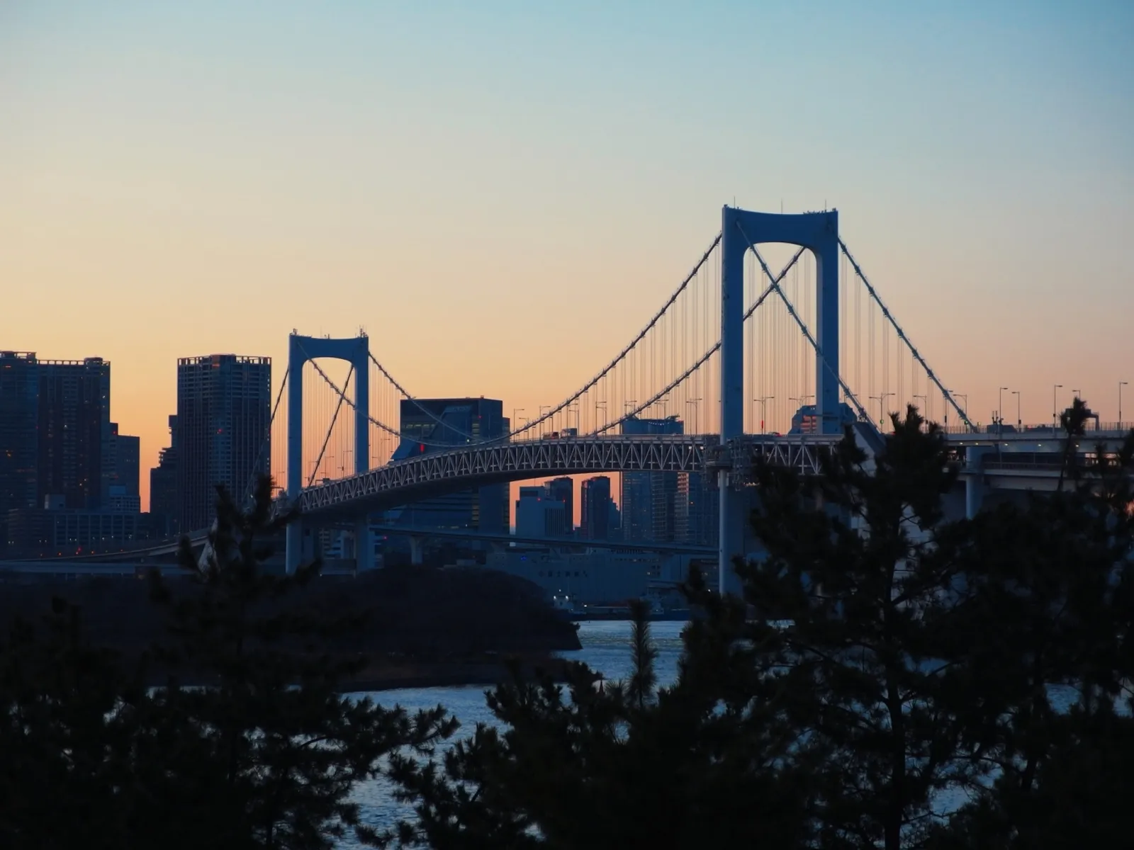 東京灣水「超臭」讓東奧選手狂抱怨！參考各城市案例，治水不簡單