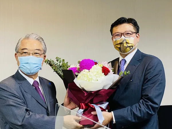 康舒許介立