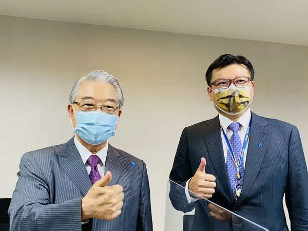 康舒許介立