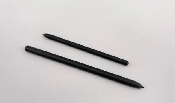 S Pen Pro(下)跟S Pen Fold Edition差異在於前者多了S Pen模式可以支援