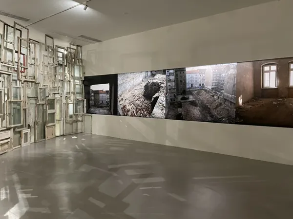 日本當代藝術家塩田千春（Chiharu Shiota）_塩田千春：顫動的靈魂_台北美術館展覽_4.j