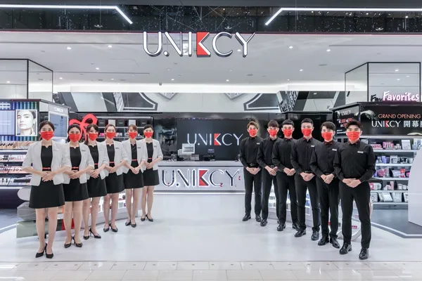 UNIKCY 服務人員迎賓.jpg