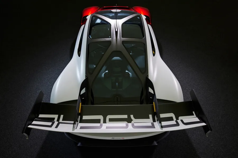 極速破300公里、15分鐘能充80%電力！保時捷電動跑車背後藏哪些黑科技？