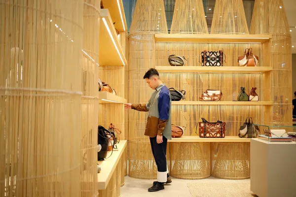 LOEWE_藝術家范承宗_LOEWE 高雄概念店_2021-09-03_侯俊偉攝影_ (19)_修.