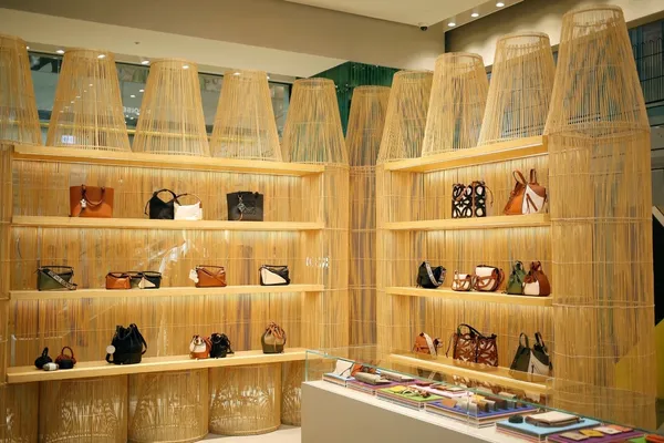 LOWEW_藝術家范承宗_LOEWE 高雄概念店_2021-09-03_侯俊偉攝影_ (2).JPG