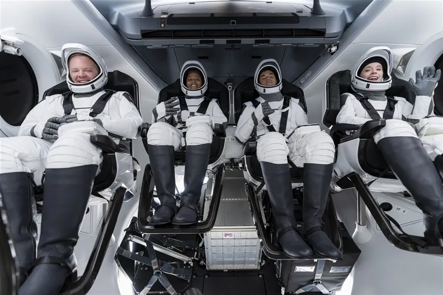 SpaceX寫下歷史！本週將送「全平民」隊伍上太空，他們各是什麼來頭？