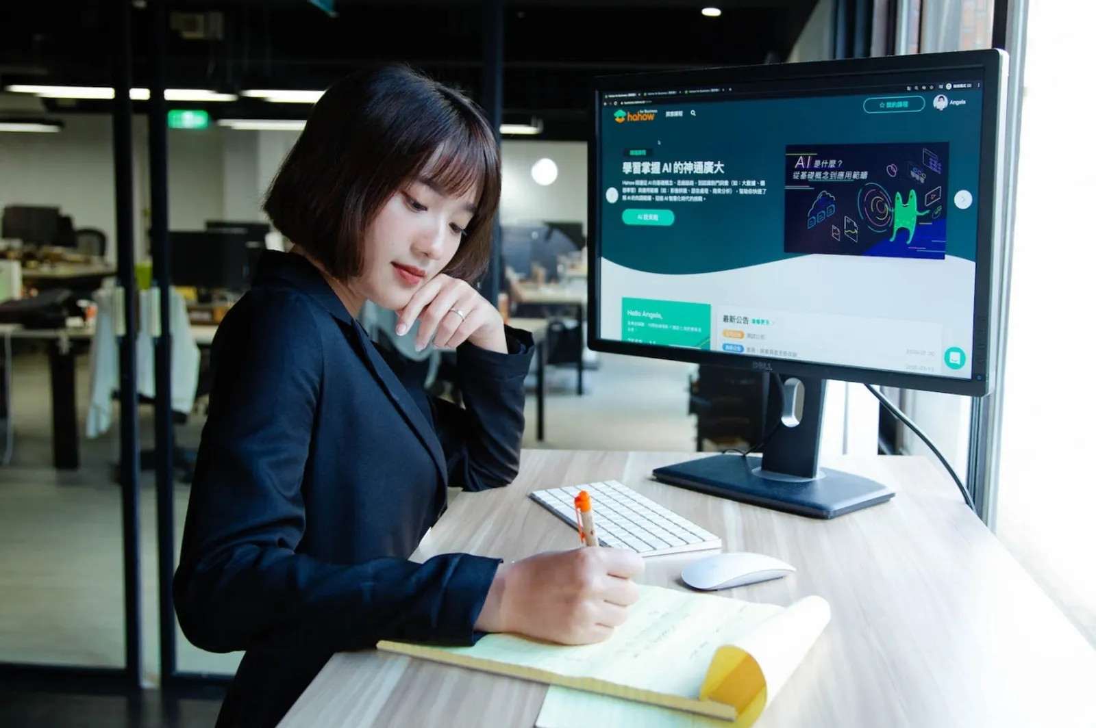 企業訂單像「糖衣毒藥」！Hahow 把線上課程賣進鴻海次集團，面臨哪些挑戰？