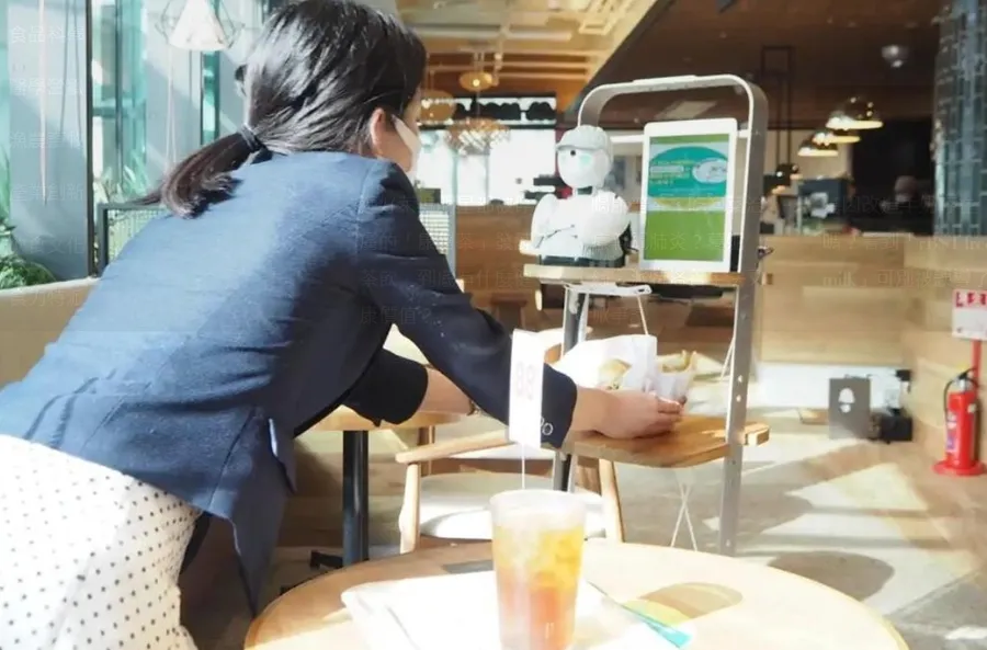 服務生、咖啡店員也能WFH？日本遙控機器服務生實現零接觸消費、助身障者就業