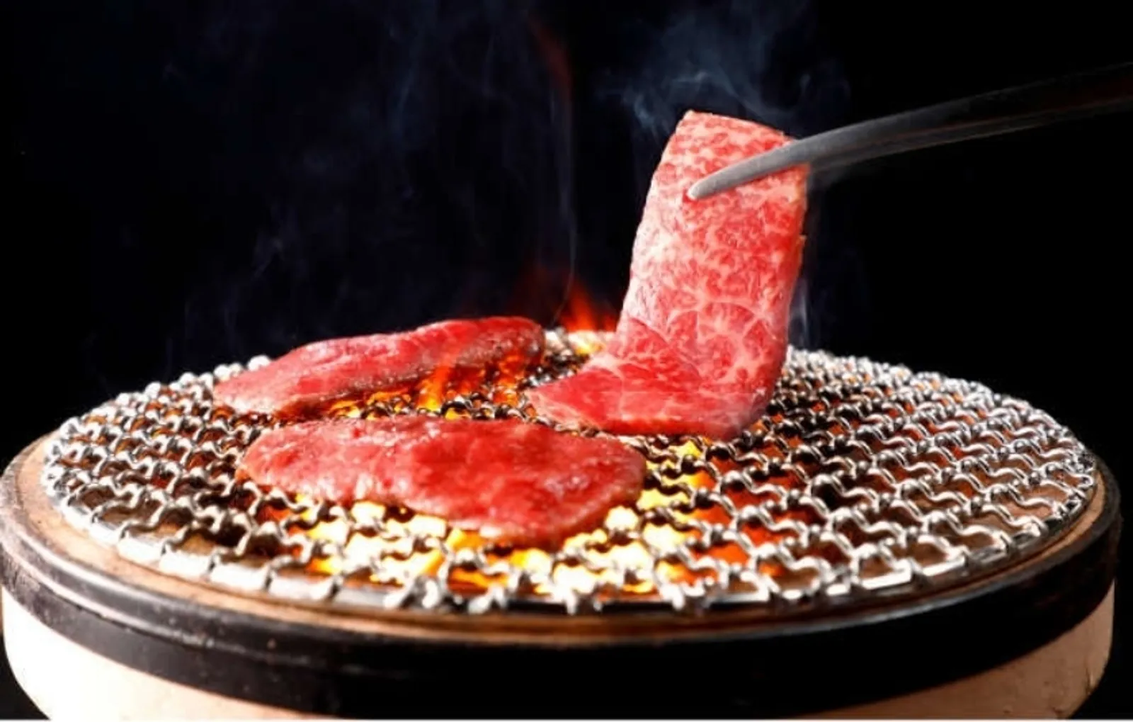 被禁止賣酒、內用，和民居酒屋快速轉型成燒肉屋！如何靠「送餐機器人」扳回業績？