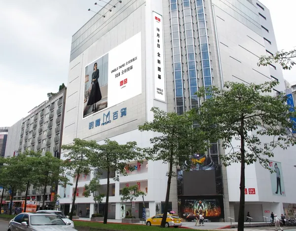 UNIQLO TAIPEI竣工外觀模擬圖，LifeWear品牌代言人亞洲女神徐若瑄首度曝光.jpg
