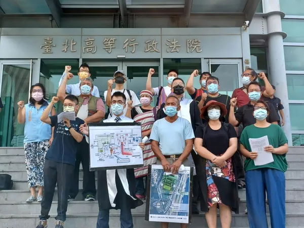 喊口號大合照：台泥燒垃圾要環評，德卡倫部落要生存.jpg