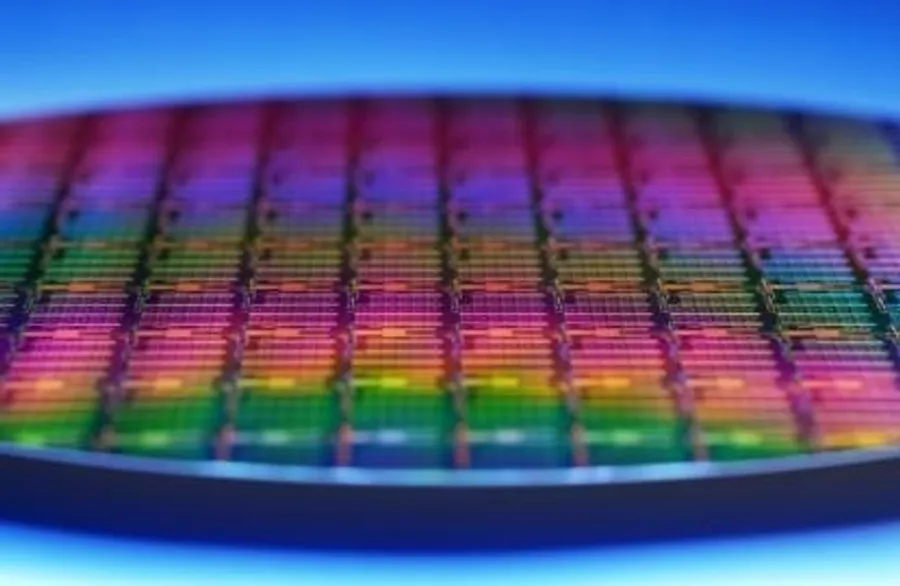 Intel斥資逾90億元買最新EUV，拚2025奪回半導體霸主！基辛格：別白費疫情教訓