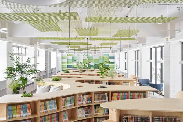 將森林置入圖書館！台中漢口國中圖書館翻新，將校樹綠意引入閱讀空間