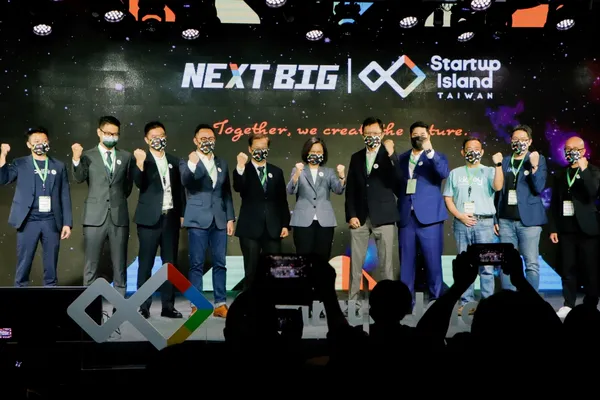 新創國家隊成軍！蔡英文為9家「NEXT BIG」站台，勉勵成為新世代創業典範 