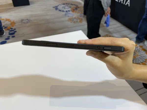 Xperia PRO-I厚度