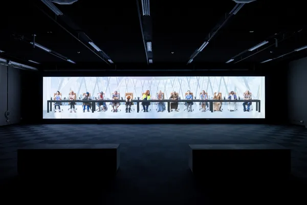 AES+F作品《顛倒世界》展間。