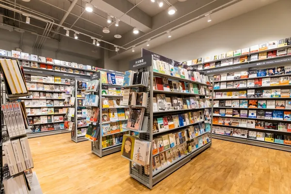 4.「誠品生活時光」每日推薦30本以上新書，新書品項數相當於誠品生活南西 (2).jpg