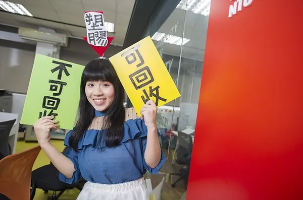 林藝鬼點子多，經常設計出搞笑的簡易道具，讓資源回收工作也充滿樂趣。