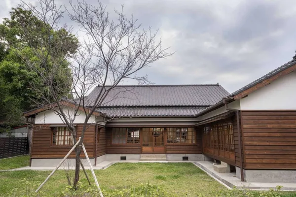 新竹監獄化身藝文空間！「新竹少年刑務所演武場」開館，一窺日治時期古蹟木構磚造建築特色