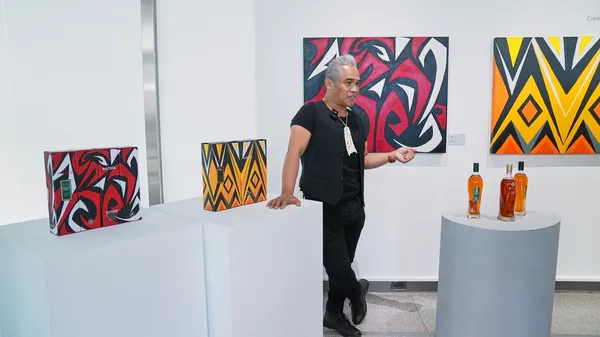 優席夫南島藝術美展《擁抱》_09