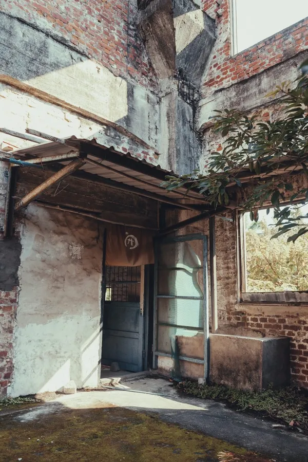 二戰軍工遺跡-新竹六燃大煙囪廠房.jpg
