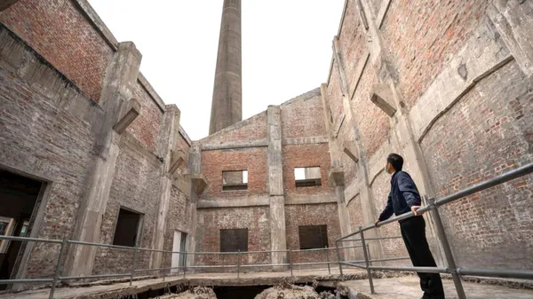 全台現存規模最大二戰軍工遺跡！新竹六燃大煙囪廠房一期修復完工，重現廠房巨型柱、長煙道