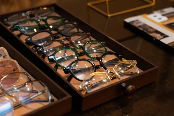 MOSCOT-周依-小島裡.jpg