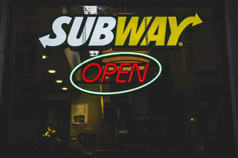 Subway門市曾是麥當勞兩倍，最後淪落出售！兩大危機，直接把霸主踢下神壇