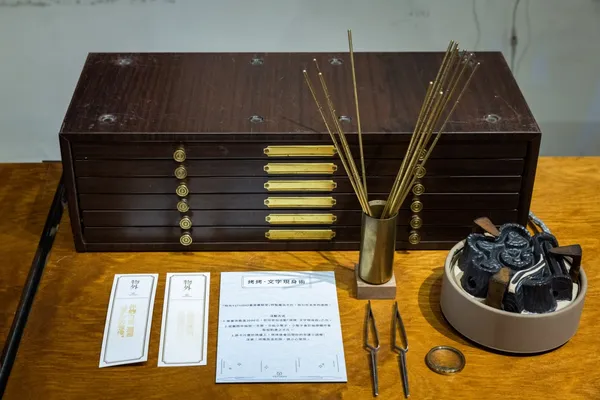 「物外 YSTUDIO 書寫實驗室」快閃店規劃神秘的文字煉金術—「烤烤，文字現身術」。.jpg
